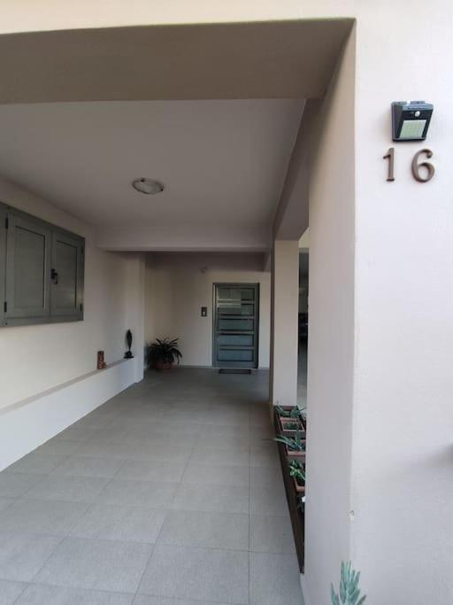 Modern Apartment Near Airport, Port & Beach Nea Alikarnassos Bagian luar foto